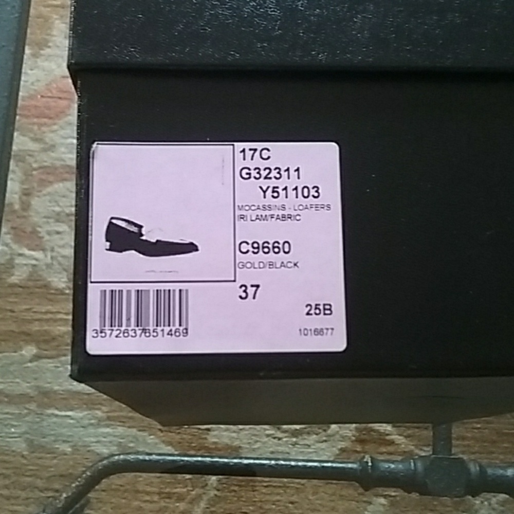 CHANEL Loafers - Picture 11 of 12